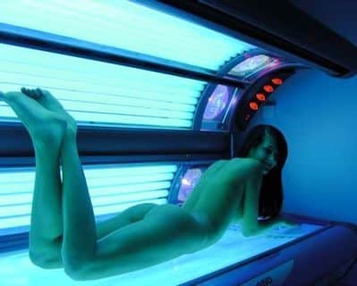 5 φορές πιο δυνατή η ακτινιβολία UV του solarium από τον ήλιο