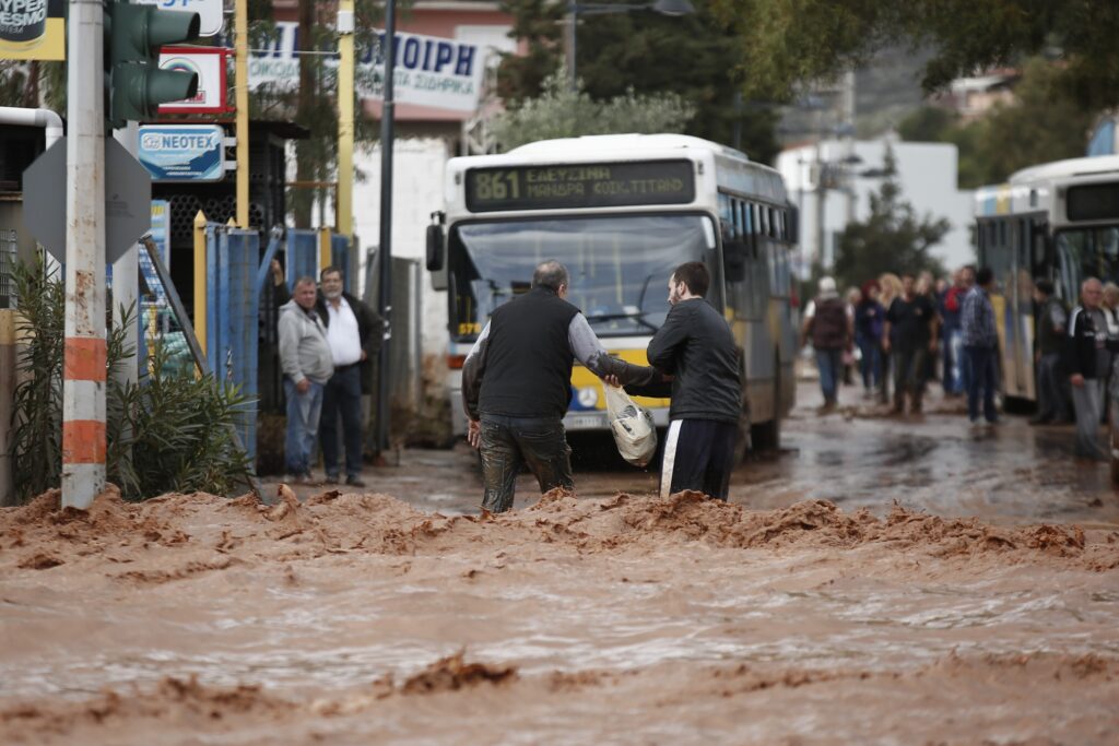 ΔΕΝ ΕΧΕΙ ΤΕΛΟΣ Η ΤΡΑΓΩΔΙΑ! Εντοπίστηκε ένας ακόμη νεκρός στη Μάνδρα – Έφτασαν τα 21 τα θύματα