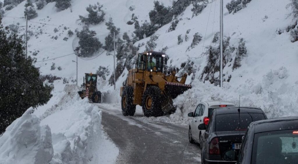 Θεοφάνεια με χιόνια, μποφόρ και αποκλεισμούς δρόμων