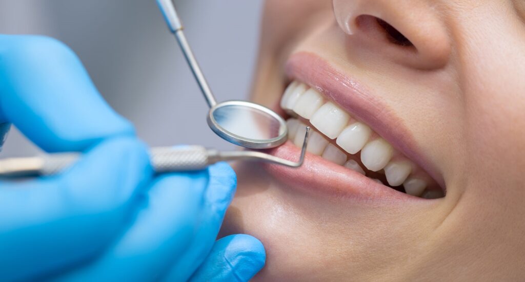 Στα ‘κάγκελα ‘οι οδοντίατροι εξαρτούνται από τα ιατρικά επαγγέλματα