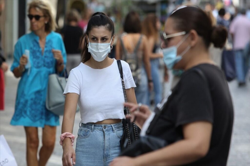 Επιστήμονες εξηγούν τον κίνδυνο μόλυνσης από τον κορωνοϊό σε ανοιχτούς χώρους 