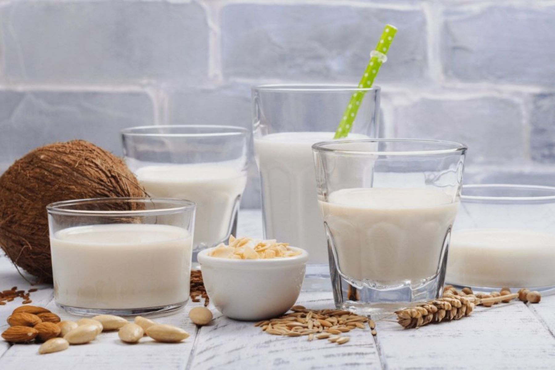 Γάλα φυτικής προέλευσης: Ποιες οι διαφορές στο κάθε είδος γάλακτος