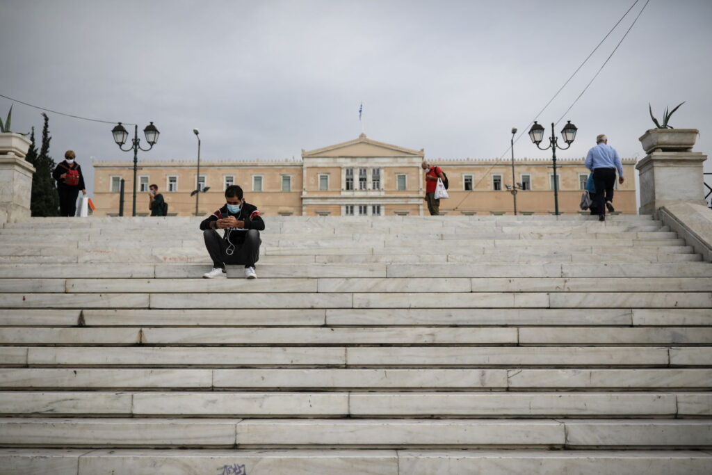 Σε ισχύ από αύριο το καθολικό lockdown - Τι αλλάζει στη ζωή μας