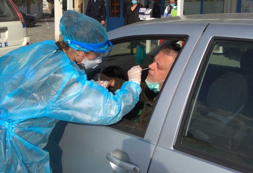 Rapid test  μέσα από το αυτοκίνητο (drive through) έκανε εχθές ο ΕΟΔΥ