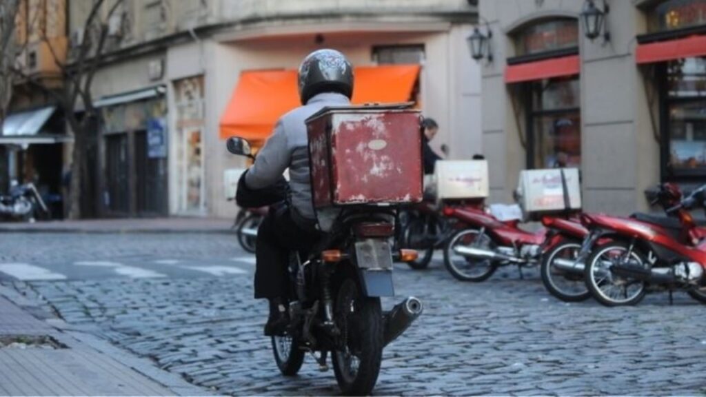 Αίρεται, μετά από παρέμβαση Τζιτζικώστα, η απαγόρευση του take away σε Θεσσαλονίκη και Σέρρες