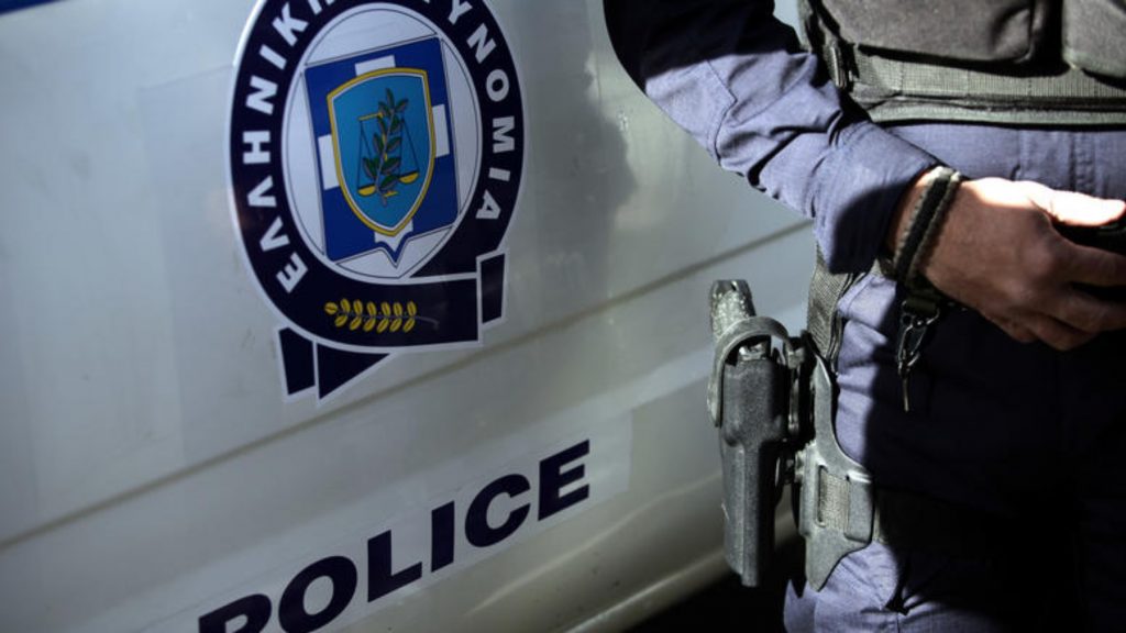 Συλλήψεις και πρόστιμα για κορωνοπάρτι στη Θεσσαλονίκη