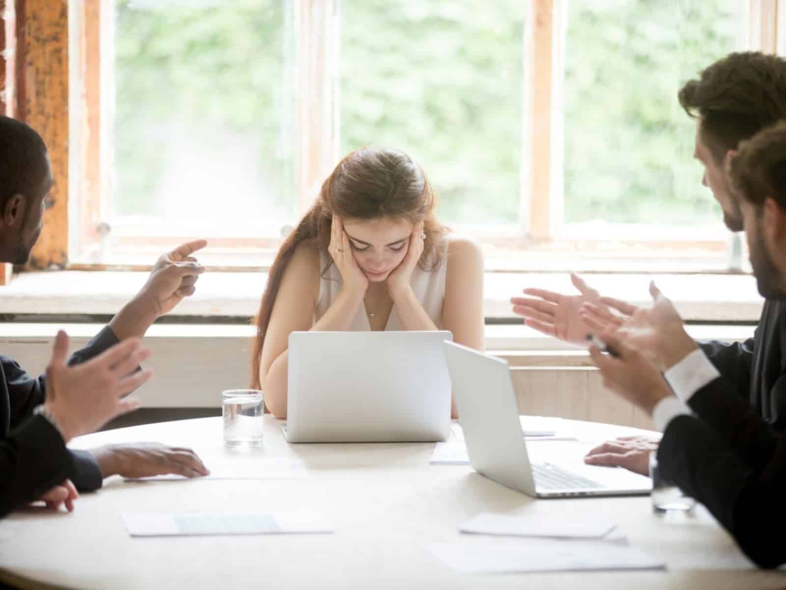 Πώς να αποφύγω μια επιθετική συνομιλία: Δες εδώ μερικά κόλπα