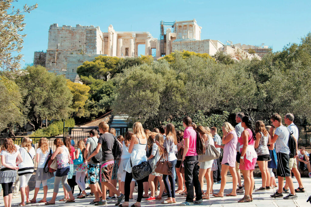 Οδηγός άρσης των μέτρων - Οι ημερομηνίες για παραλίες, σχολεία και Πολιτισμό