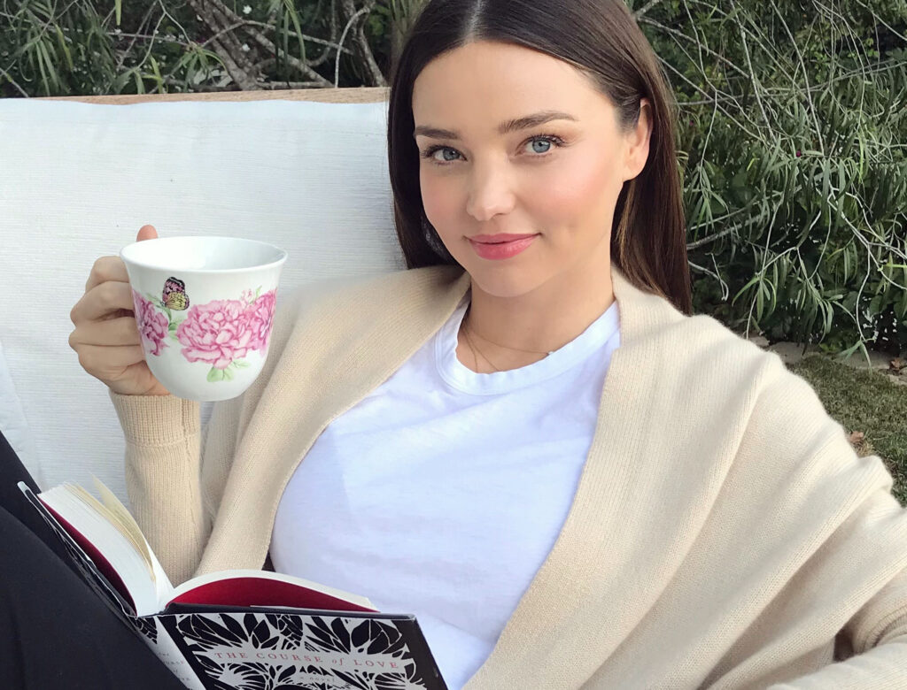 Η ρουτίνα ομορφιάς της Miranda Kerr έχει άρωμα θάλασσας