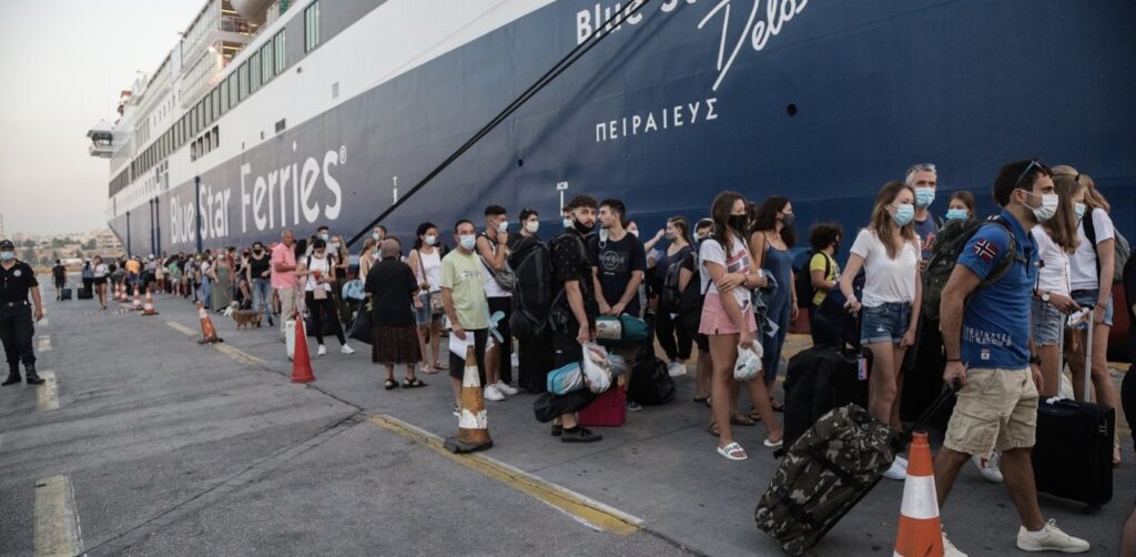 Το πρώτο ελεύθερο Σαββατοκύριακο μετά την άρση του lockdown - Όπου φύγει φύγει οι Αθηναίοι 