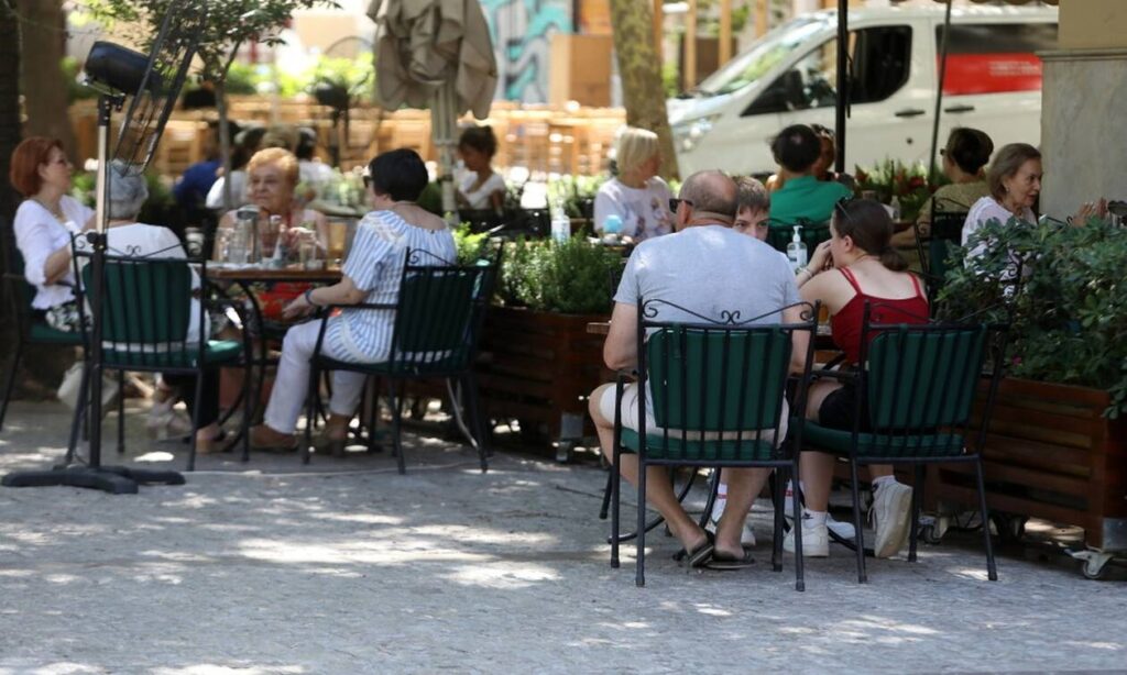 Πρεμιέρα σήμερα για την εστίαση στους εσωτερικούς χώρους - Τι ισχύει για τους ανεμβολίαστους