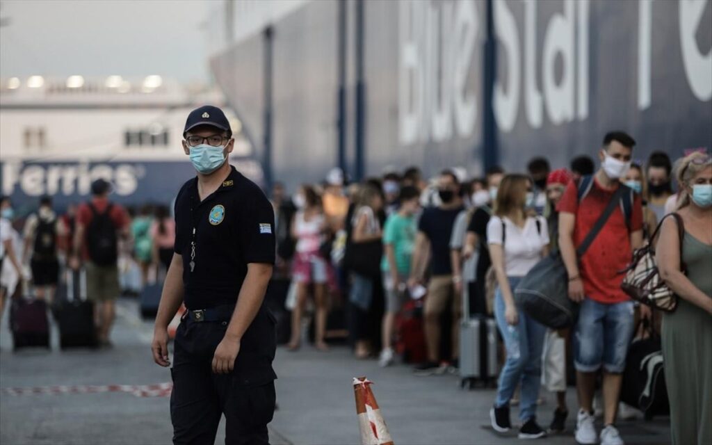 Έρχονται νέα μέτρα για ανεμβολίαστους εργαζόμενους σε εστίαση, τουρισμό - Κοντά σε νέα τοπικά lockdown 