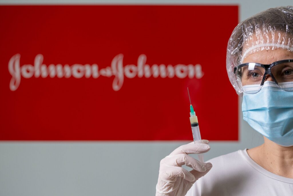 Οι ενισχυτικές λήψεις Johnson & Johnson έδειξαν εννέα φορές αύξηση των επιπέδων αντισωμάτων σε σύγκριση με ένα μήνα μετά την πρώτη δόση