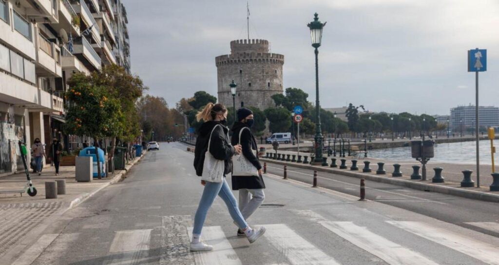 Δύσκολα επιδημιολογικά τα πράγματα στη Βόρεια Ελλάδα - Ανατροπή για την παρέλαση 