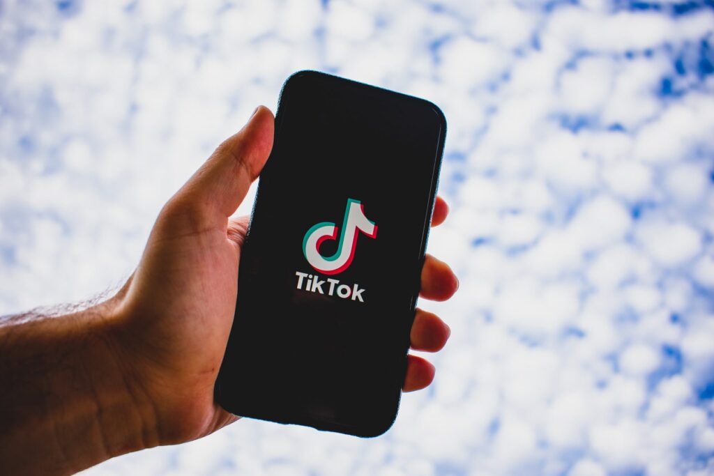 Το TikTok διαθέτει νέους πόρους που προωθούν την ψυχική υγεία...επιτέλους