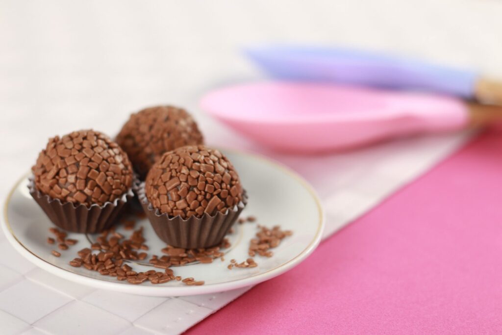 Φτιάξτε βραζιλιάνικα Brigadeiro με σοκολάτα και μπανάνα