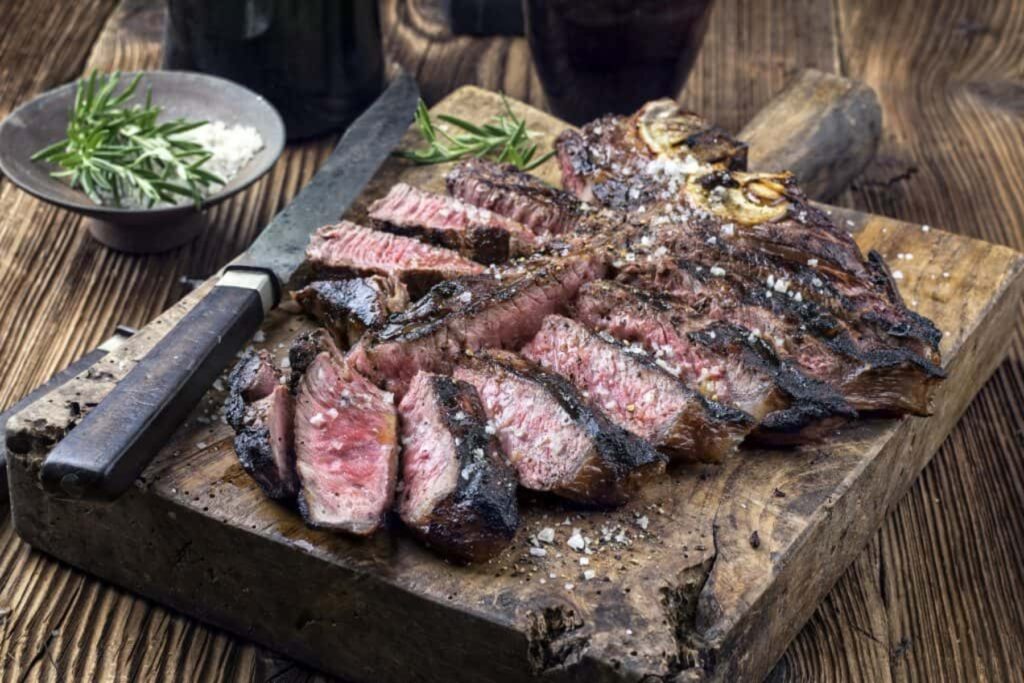 Bistecca alla Fiorentina: Ποια είναι η ιστορία της θρυλικής μπριζόλας από την Φλωρεντία;