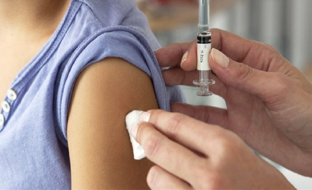 Άνοιξαν επιπλέον 270.000 νέα ραντεβού για εμβολιασμό παιδιών 12 και άνω