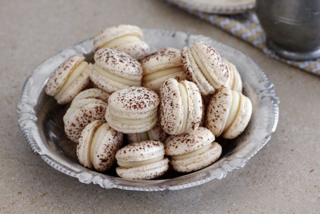 Πανέμορφα macarons με καρύδα, ελαφριά και νόστιμα