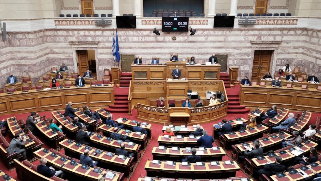 Κατατέθηκε στη Βουλή η τροπολογία για τον υποχρεωτικό εμβολιασμό-Ποιοι εξαιρούνται-Πώς υπολογίζεται το πρόστιμο