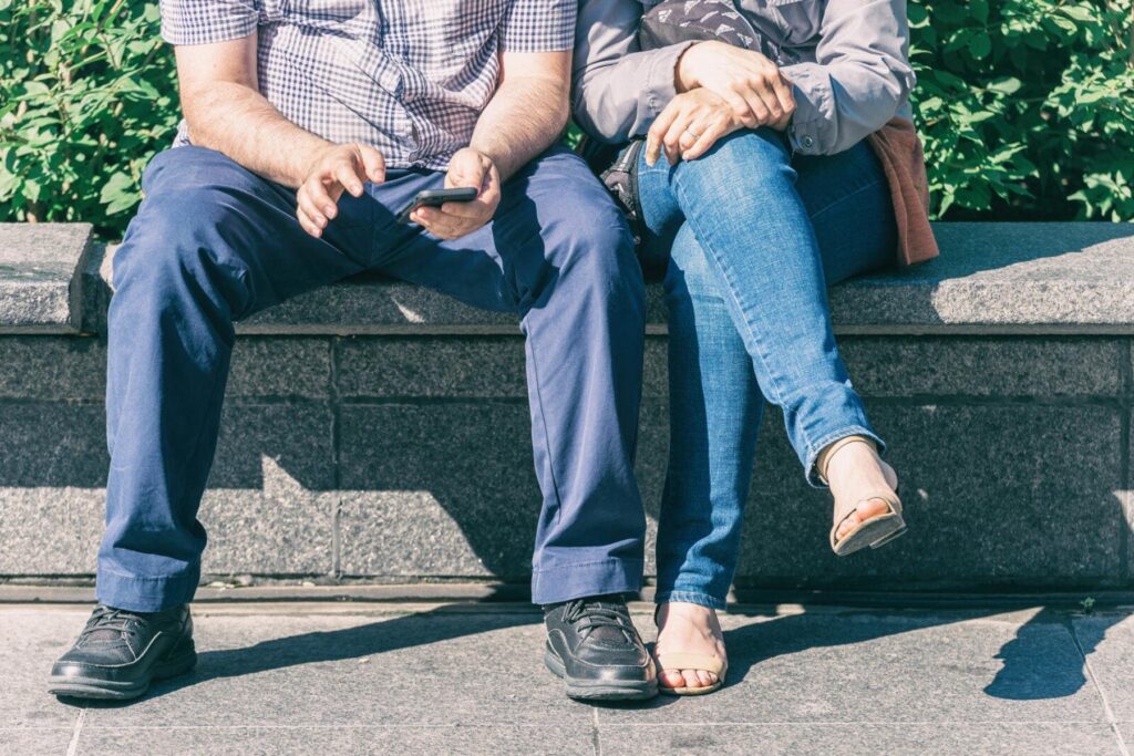 Τι είναι το manspreading και γιατί το κάνουν οι άνδρες όταν κάθονται;