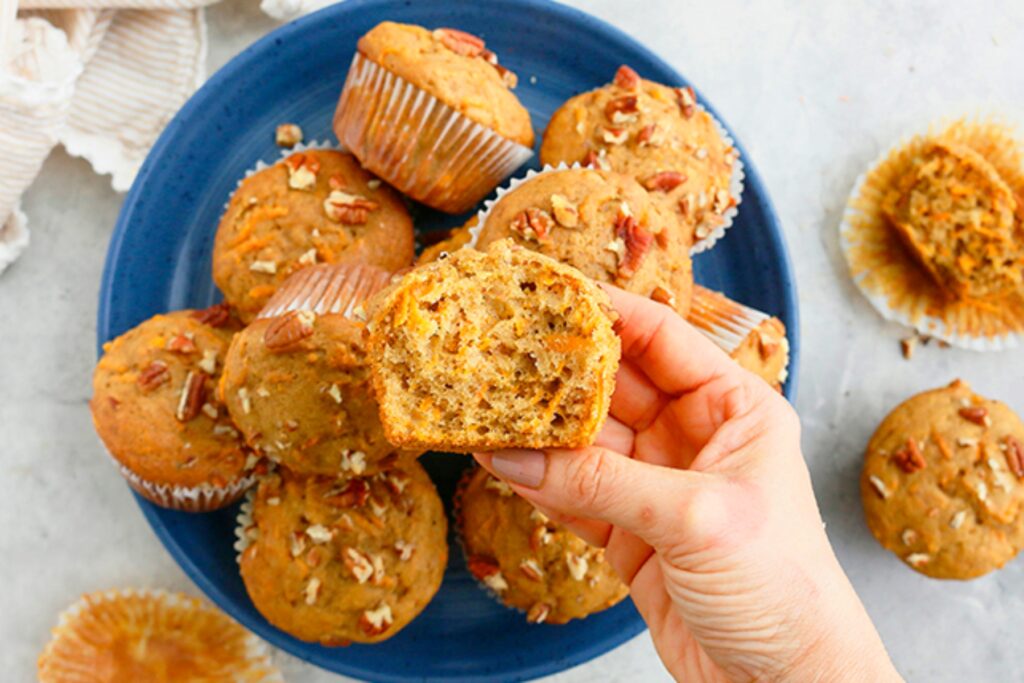 Αλμυρά muffins με αβοκάντο, γλυκοπατάτα και φέτα