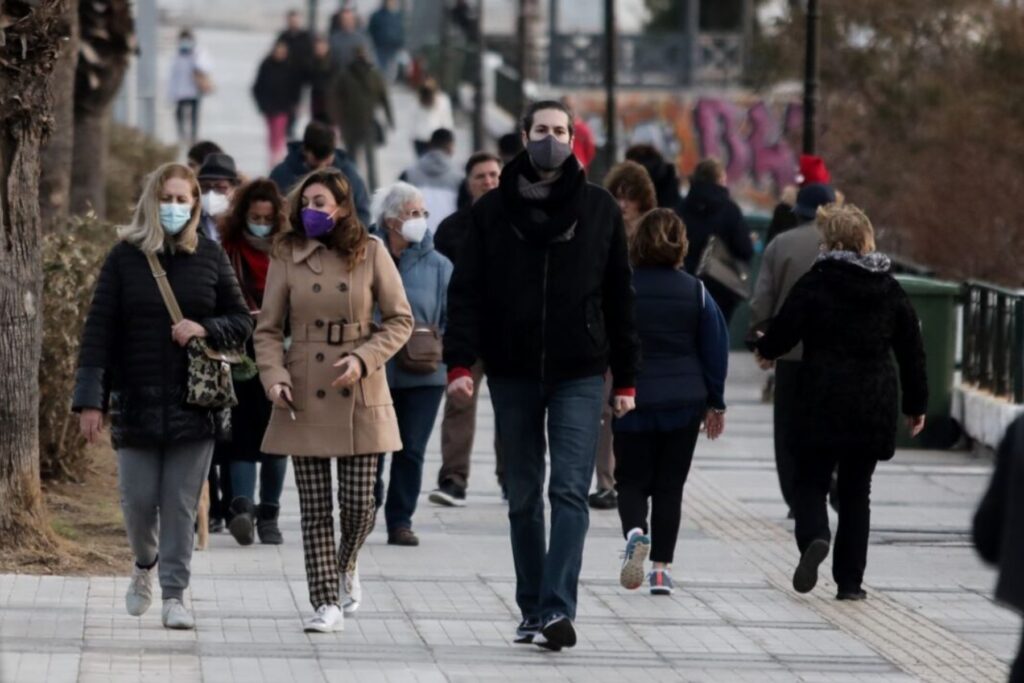 Παραμένει η χρήση μάσκας σε εξωτερικούς χώρους