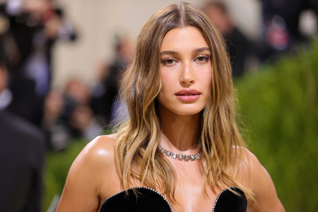 Hailey Bieber: Εισήχθη στο νοσοκομείο με συμπτώματα εγκεφαλικού