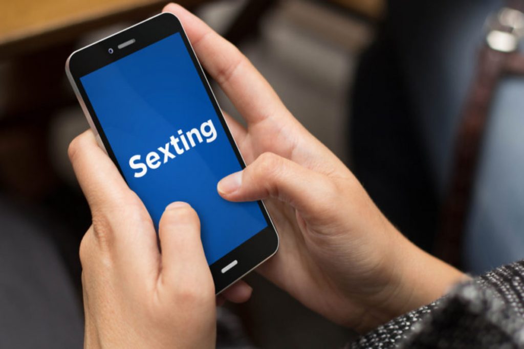  Πώς οι γονείς αντιμετωπίζουν το sexting των εφήβων;