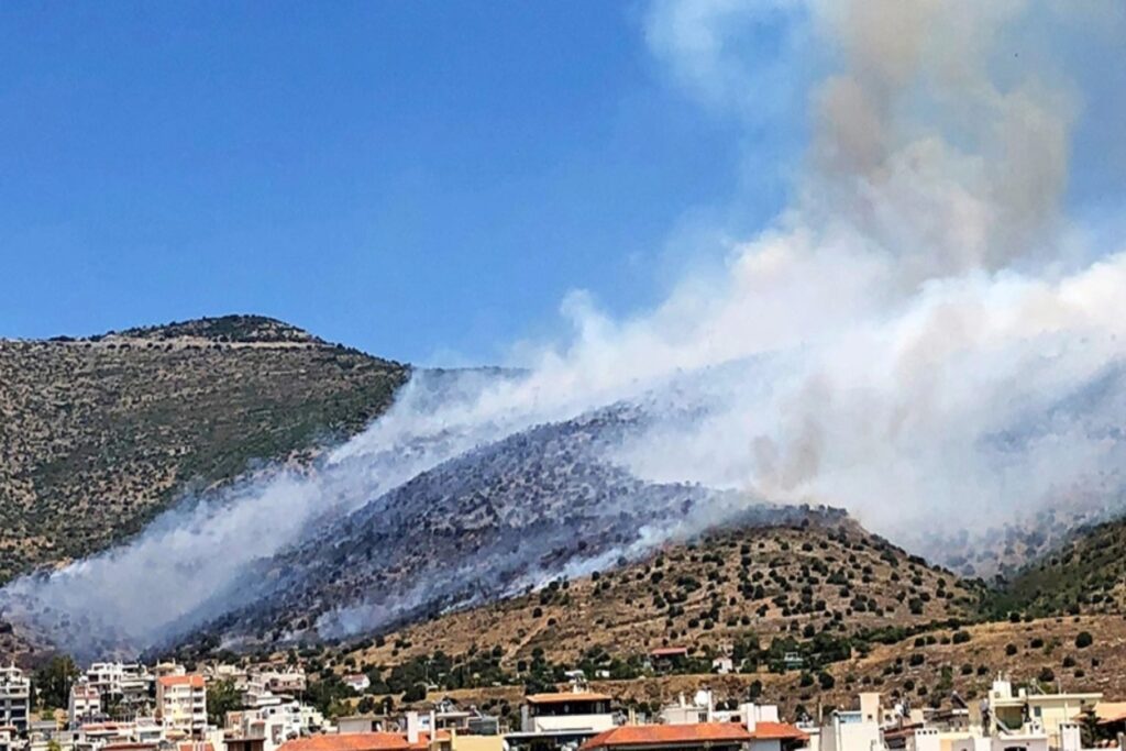 Από σταθμό του ΔΕΔΔΗΕ ξεκίνησε η πυρκαγιά στην Άνω Γλυφάδα