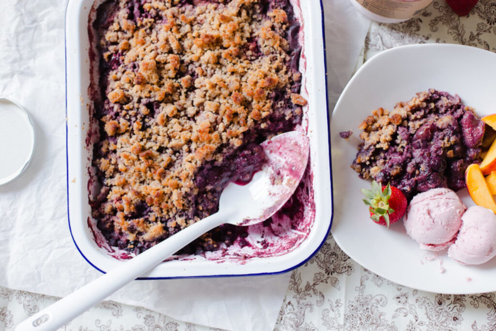 Crumble φρούτων για ένα γευστικό καλοκαίρι