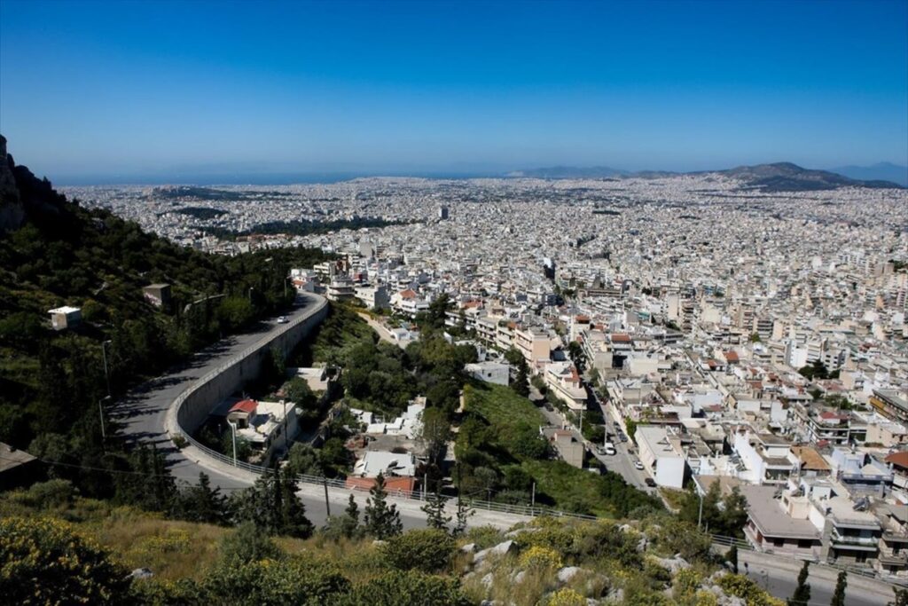 Βελτιώνεται ο καιρός με μικρή άνοδο της θερμοκρασίας