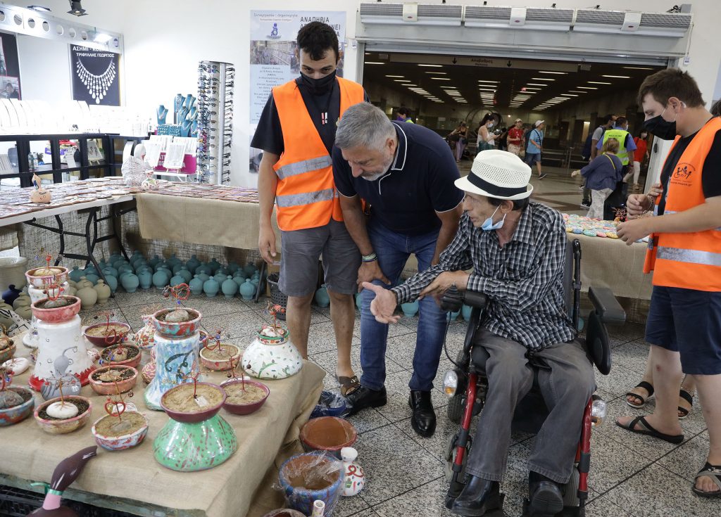 Έκθεση χειροτεχνίας από άτομα με αναπηρία 