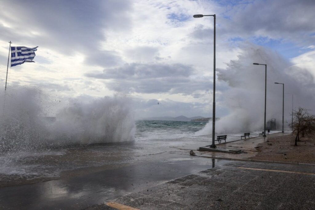 Έντονες βροχές και καταιγίδες για τις επόμενες 36 ώρες