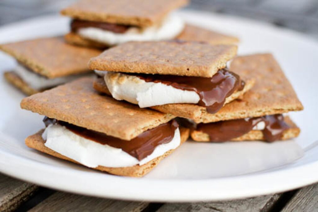 S'mores: Πώς να φτιάξετε αυτή την κλασική συνταγή για γλυκό;