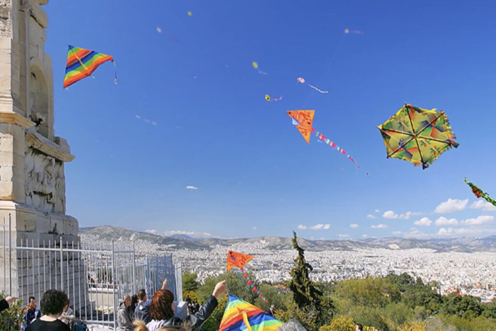 Καθαρά Δευτέρα με νεφώσεις και τοπικές βροχές