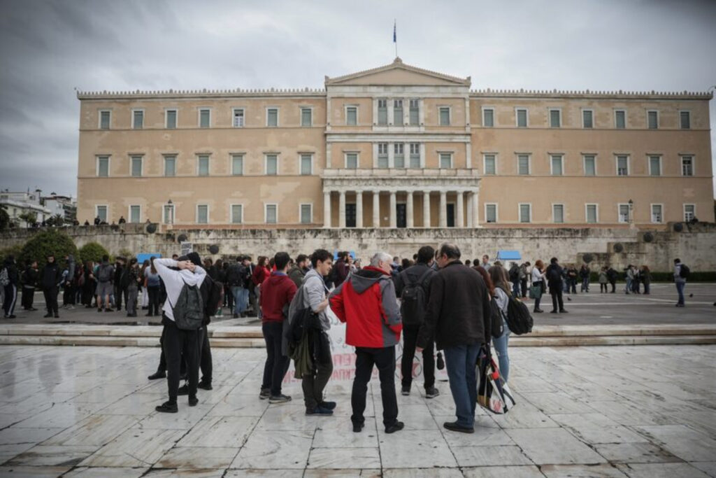 Συλλαλητήριο θα πραγματοποιηθεί από τους εκπαιδευτικούς σήμερα στα Προπύλαια