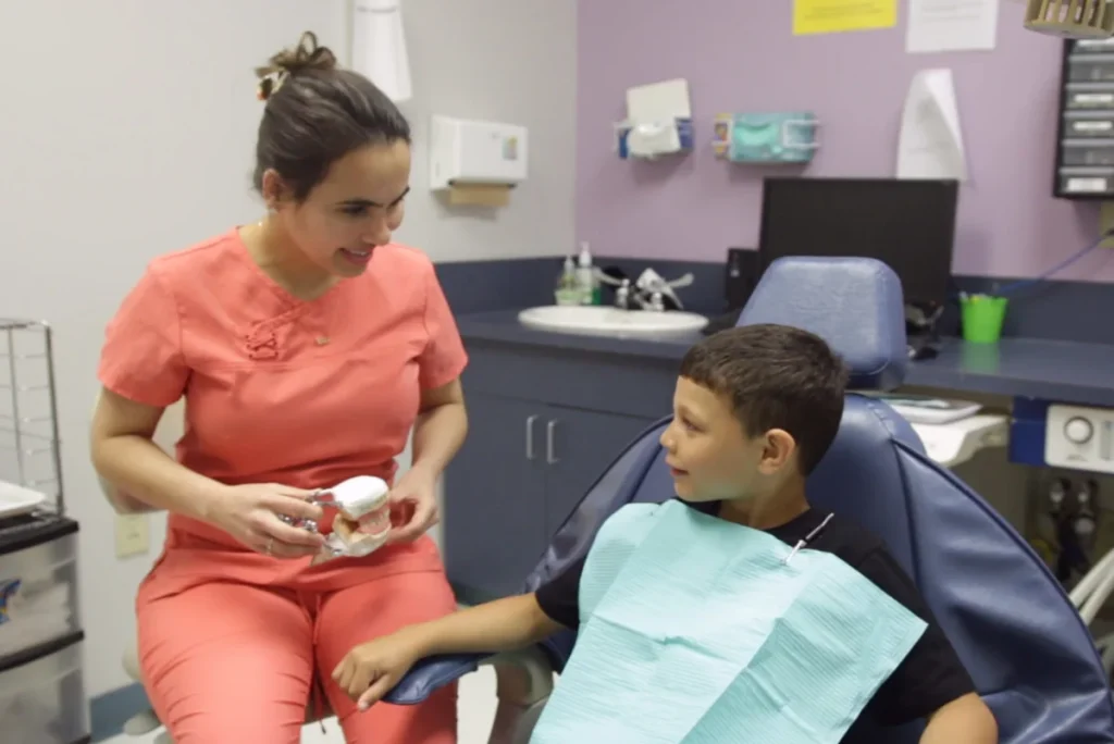 Σχολικό οδοντιατρικό πρόγραμμα αποτρέπει το 80% των κοιλοτήτων με εφάπαξ, μη επεμβατική θεραπεία