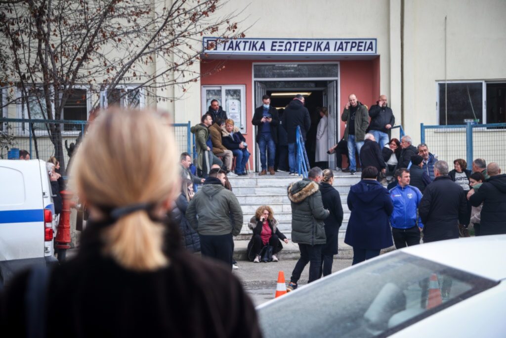 Τέμπη: Δεν έχουν ταυτοποιηθεί 36 σοροί - τριήμερο εθνικό πένθος 