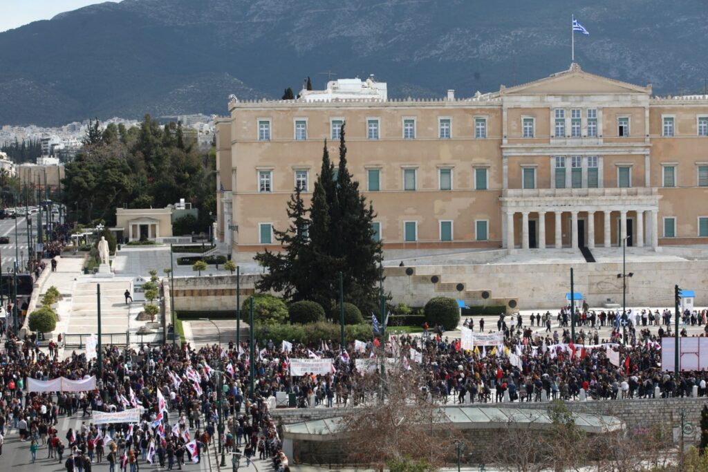 24ωρη απεργία για ΓΣΕΕ, ΑΔΕΔΥ και ΕΚΑ - Μετ' εμποδίων οι μετακινήσεις 