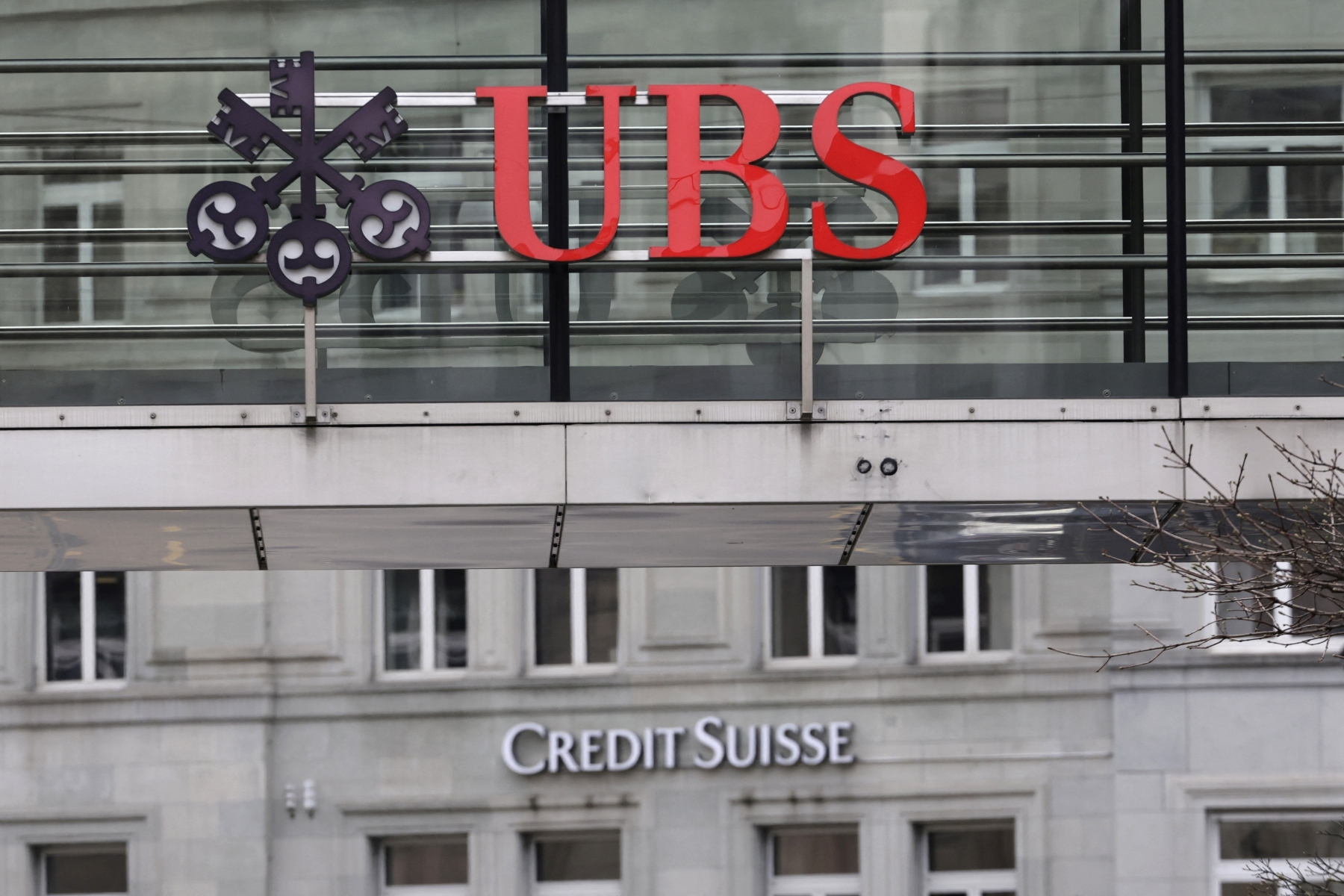 UBS: Εξαγοράζει την Credit Suisse με περισσότερα από 2 δισ. δολάρια