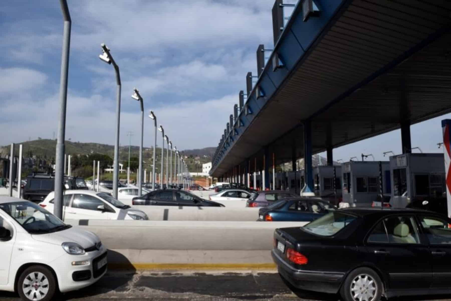 Έξοδος Πάσχα: Πάνω από 550.000 οχήματα έχουν ταξιδέψει εκτός Αθηνών