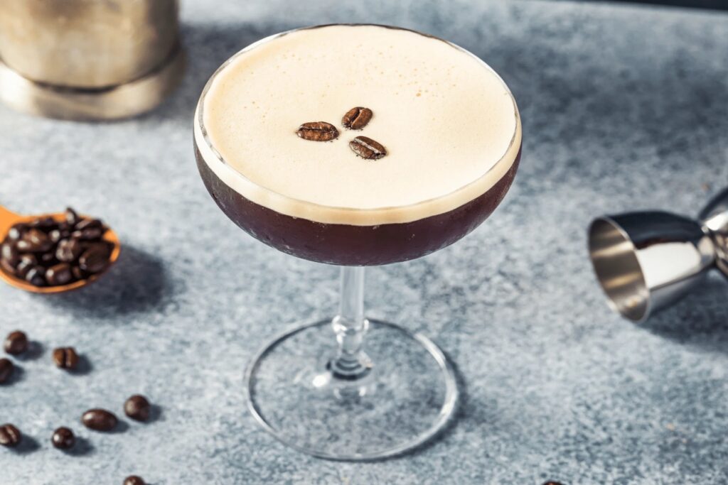 Espresso Martini: Ένα υπέροχο κοκτέιλ με πλούσιο άρωμα και γεύση καφέ