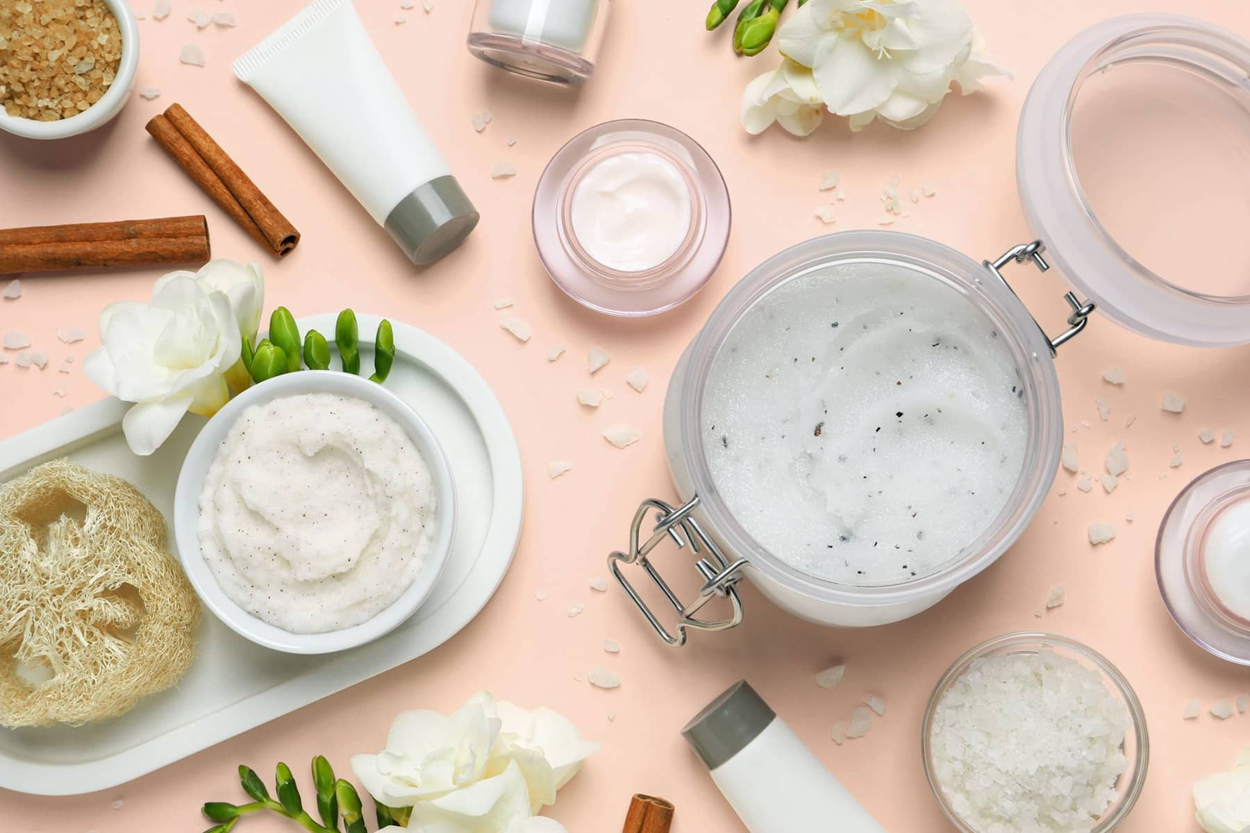 Body scrubs: Φτιάξτε το δικό σας scrub με υλικά που έχετε στο σπίτι σας