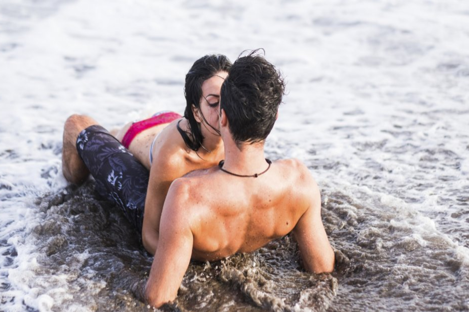 Σεξ θάλασσα: Το σεξ στη θάλασσα ελλοχεύει κινδύνους;