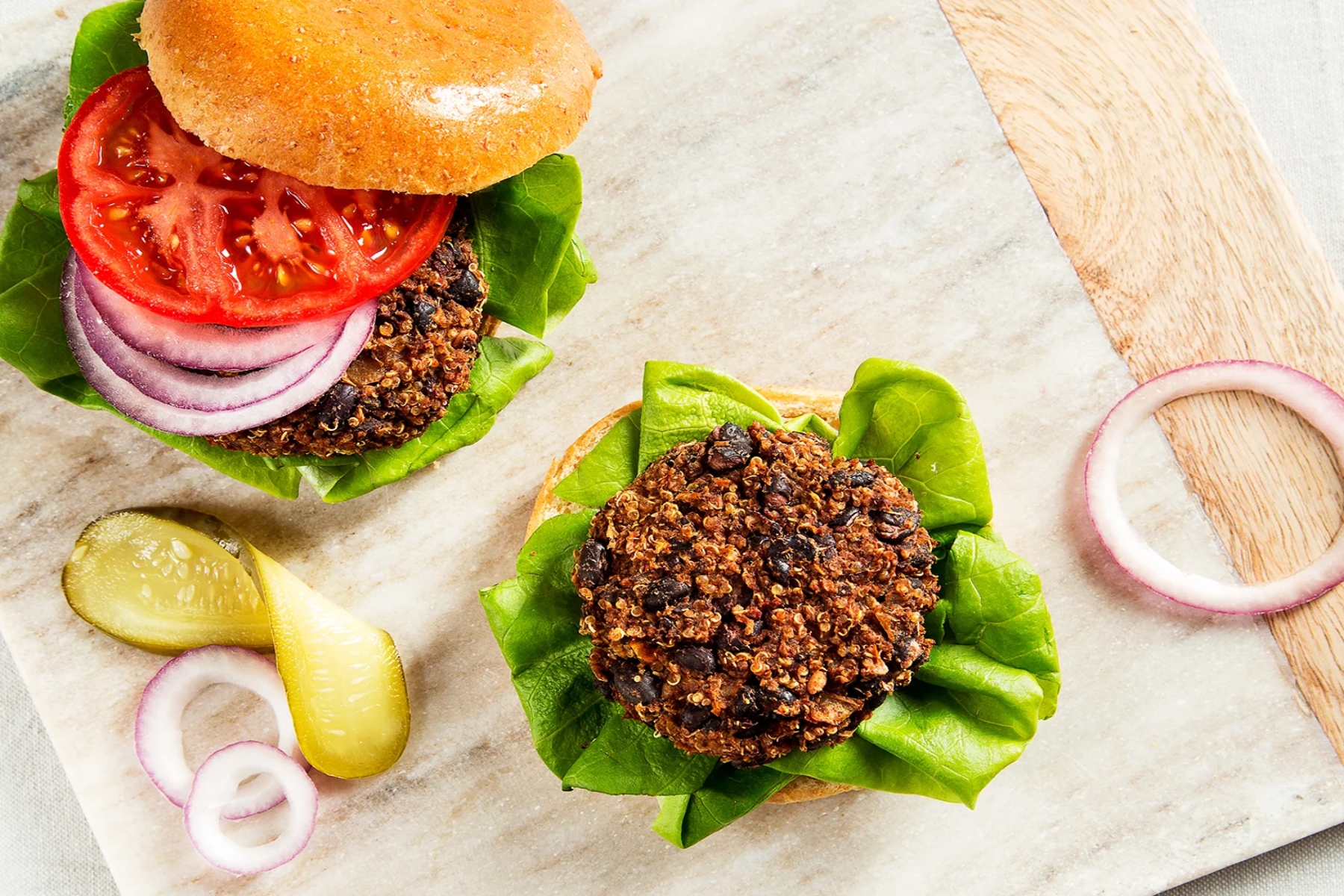 Vegan burger: Μπιφτέκια κινόα με μαύρα φασόλια