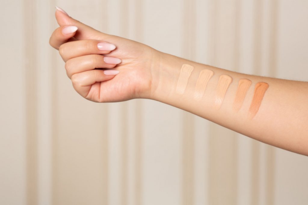 3 concealer hacks που δίνουν στο πρόσωπό σας άμεση αναζωογόνηση