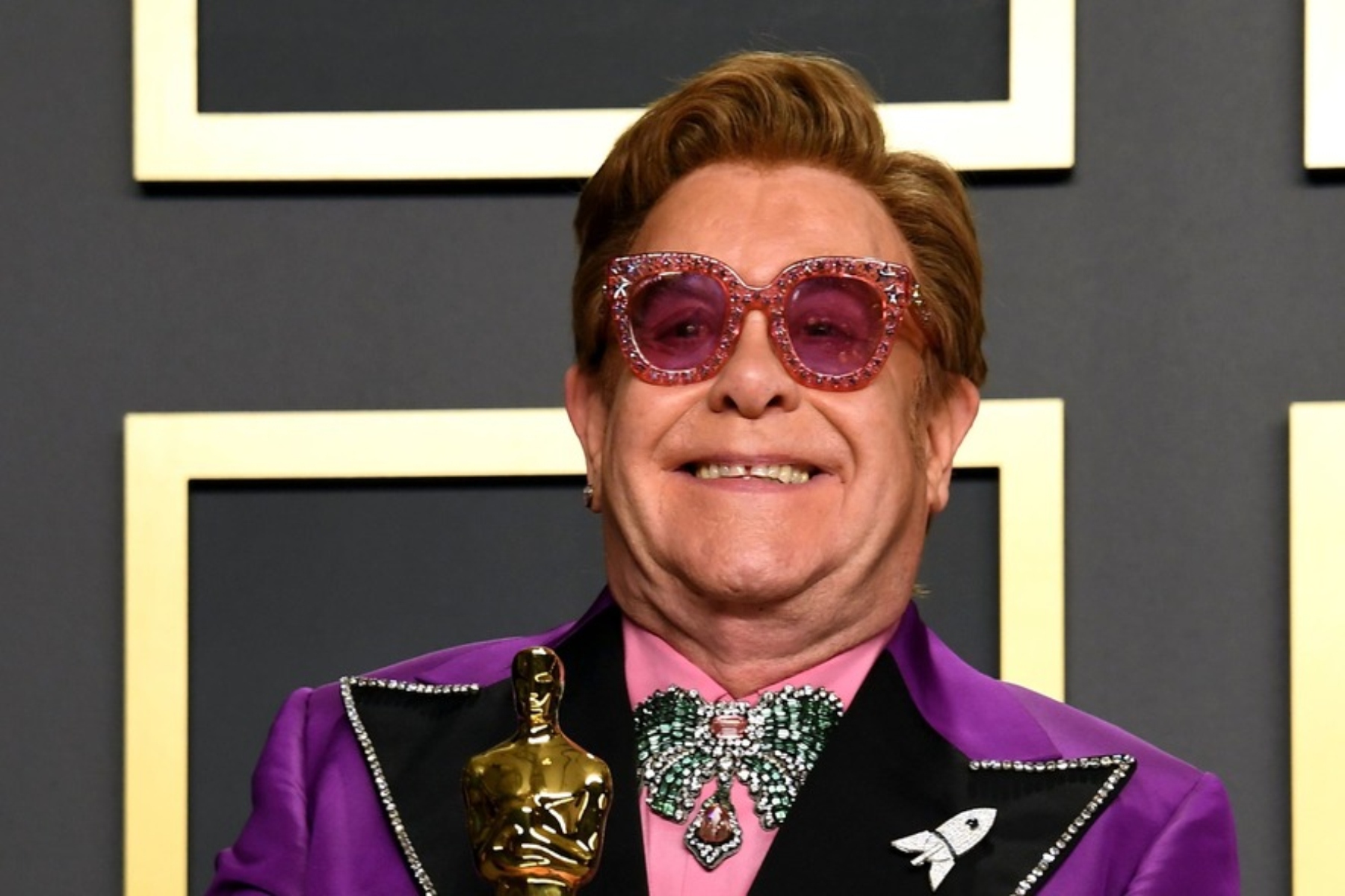 Elton John: Ο Έλτον Τζον μεταφέρθηκε στο νοσοκομείο μετά από πτώση