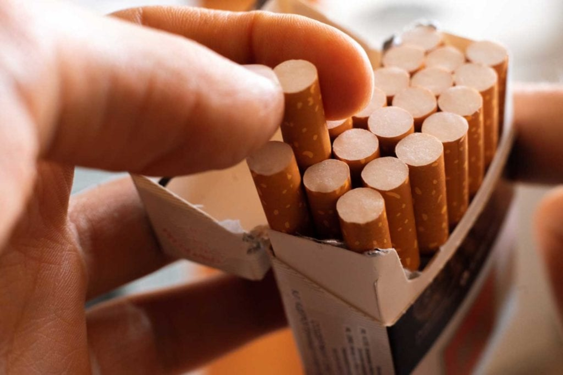 Ηνωμένο Βασίλειο: Αντικαπνιστικά μηνύματα στα πακέτα τσιγάρων
