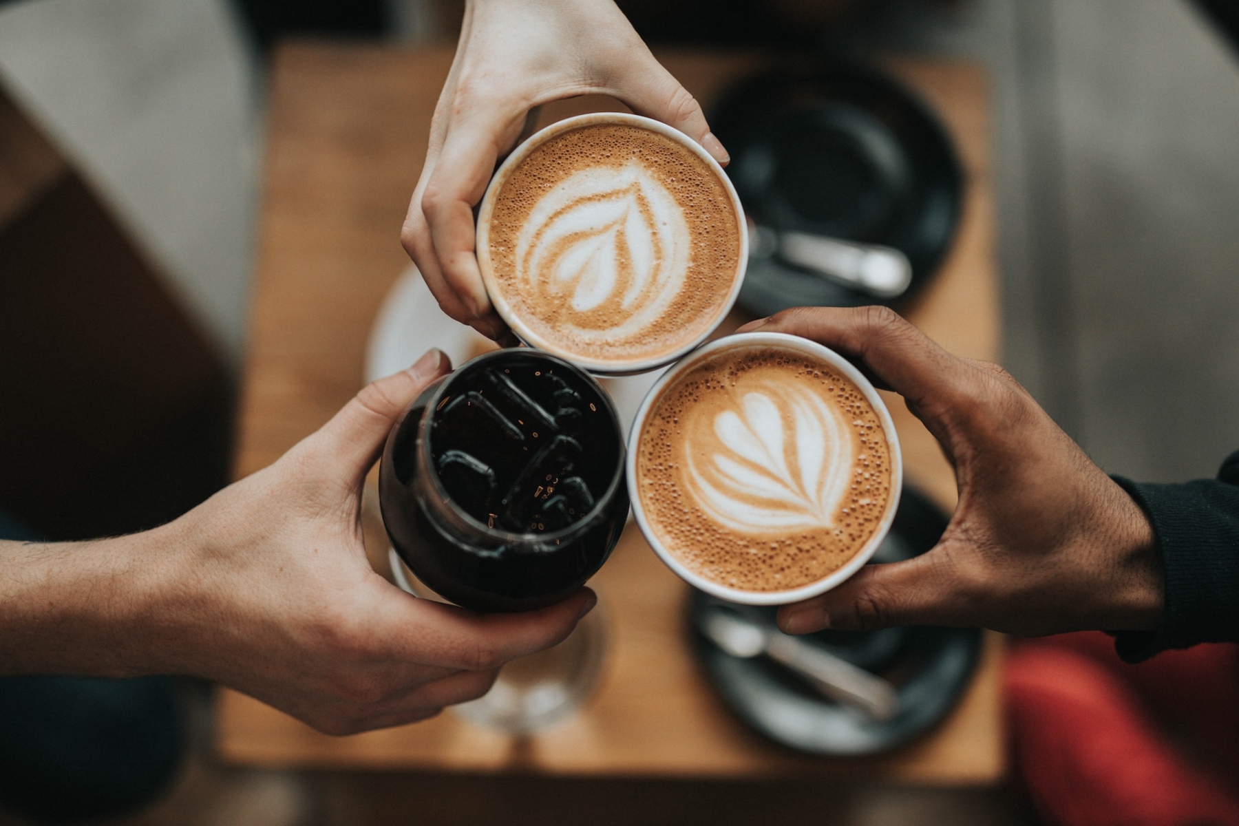 Καφές Χωρίς Καφεΐνη: Πρέπει να πίνουμε αυτό το υποκατάστατο καφέ;